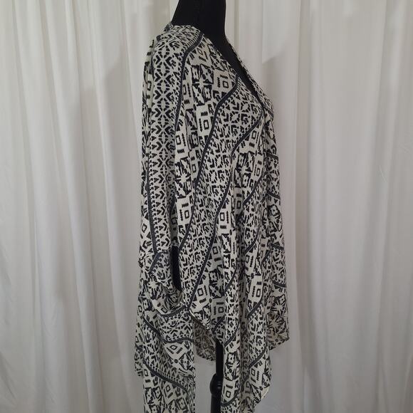 Sonoma Black White Knit Poncho Open Front Layering Wrap 1 Size Cozy Boho Casual - Picture 3 of 11